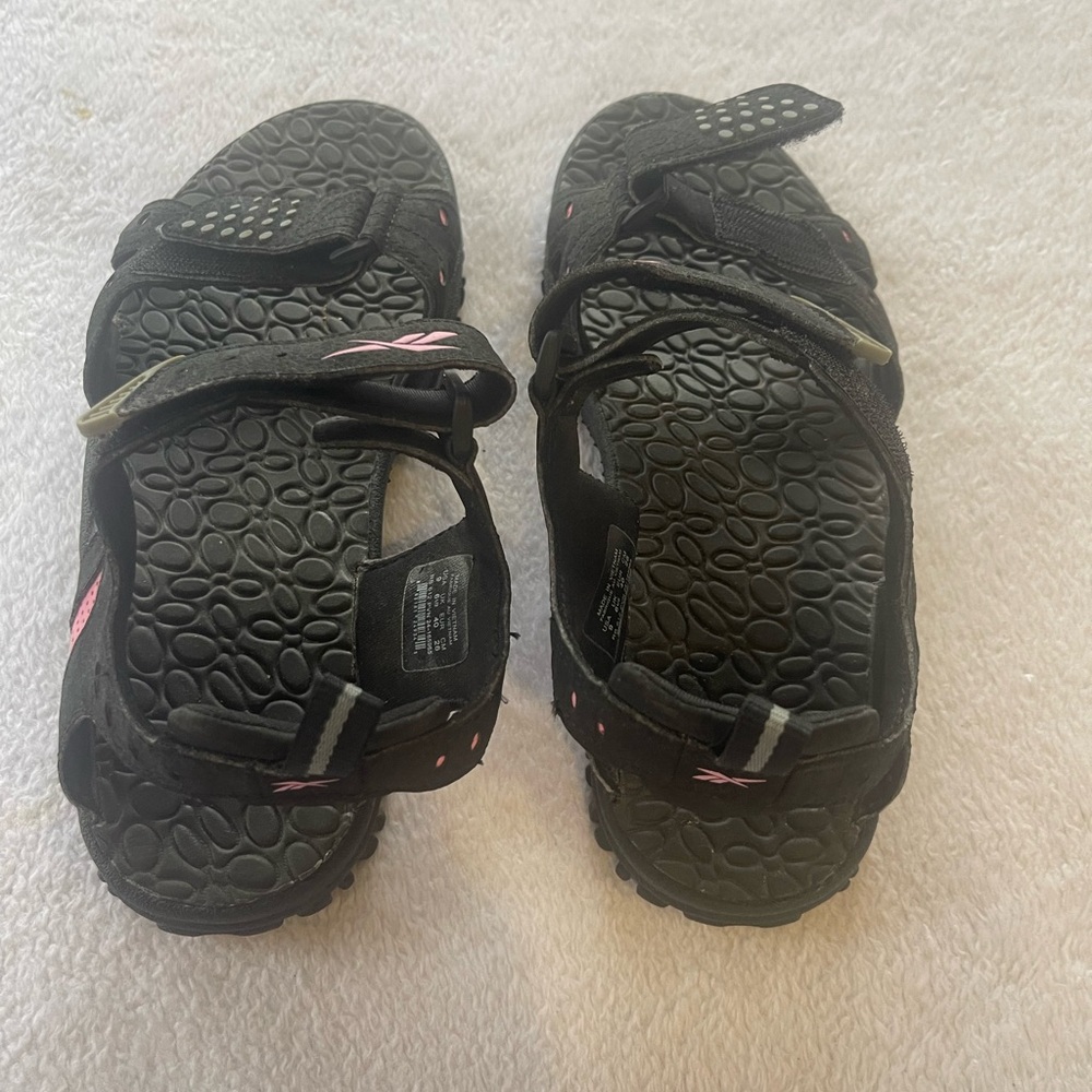Women’s  Black and Pink Outdoor Sandals size 9 worn once.  SKU 2963